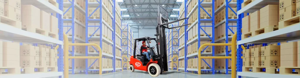 montacargas de litio con operador