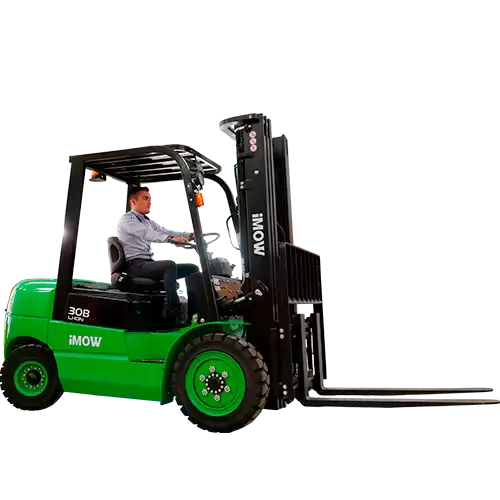 montacargas de litio verde con operador